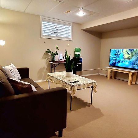 Saskatoon Lashyn Cove Homestay מראה חיצוני תמונה