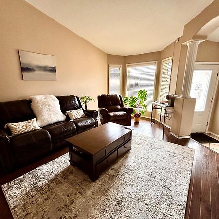 Saskatoon Lashyn Cove Homestay מראה חיצוני תמונה