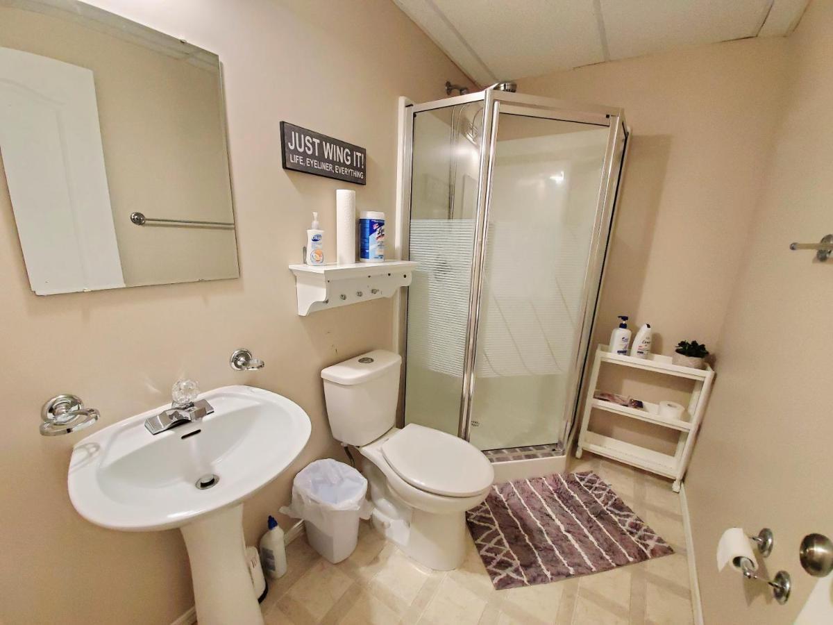 Saskatoon Lashyn Cove Homestay מראה חיצוני תמונה