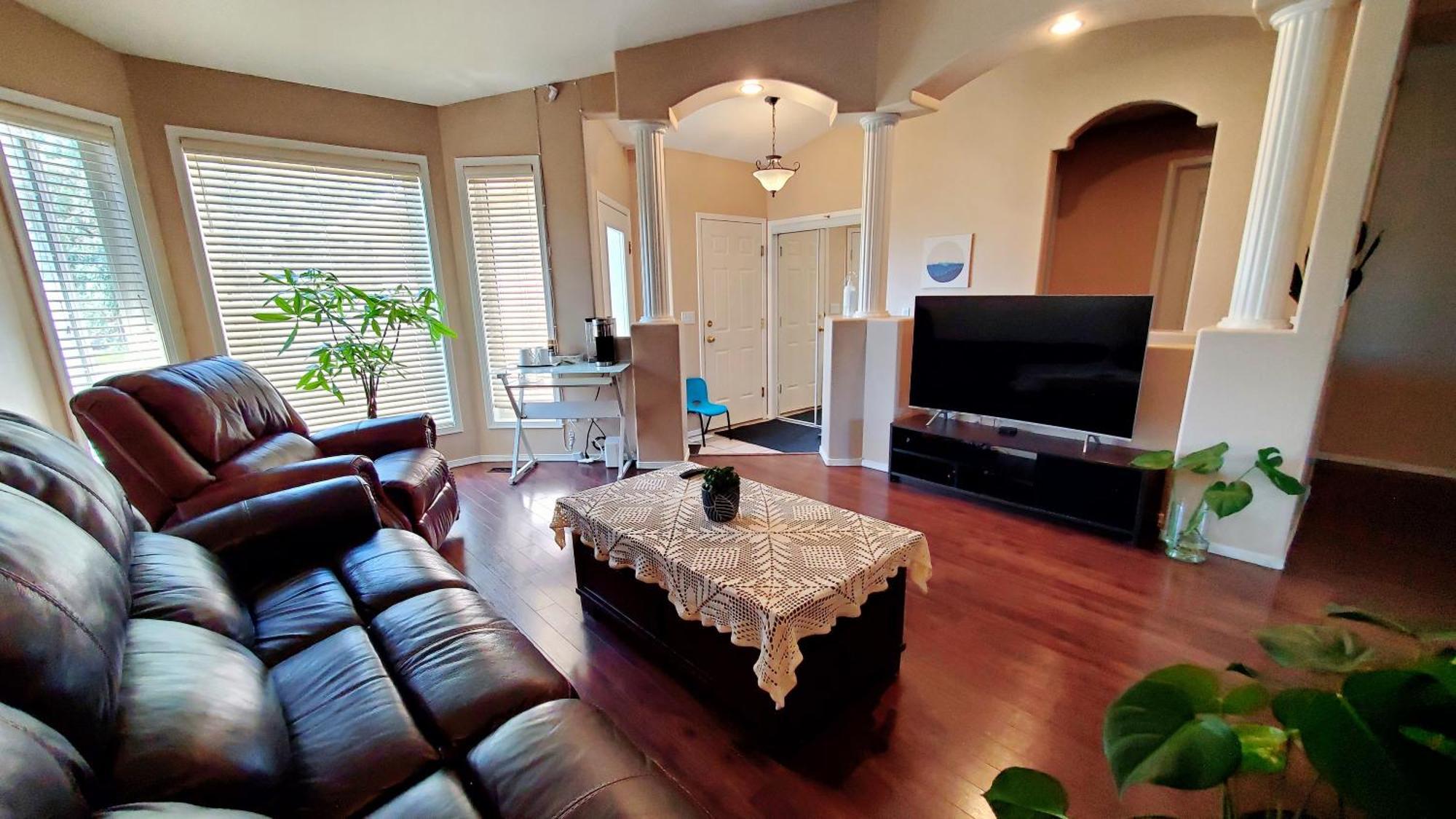 Saskatoon Lashyn Cove Homestay מראה חיצוני תמונה