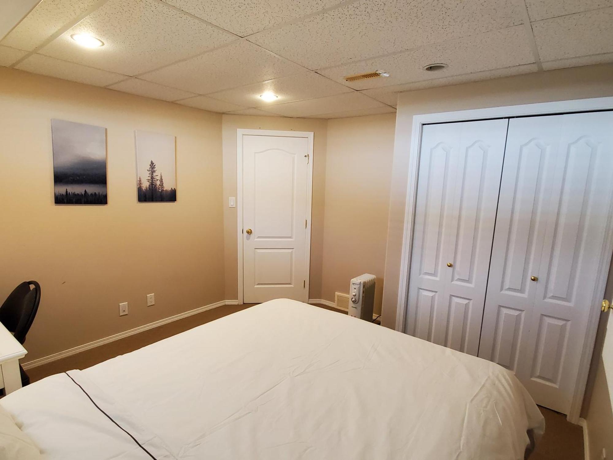 Saskatoon Lashyn Cove Homestay מראה חיצוני תמונה