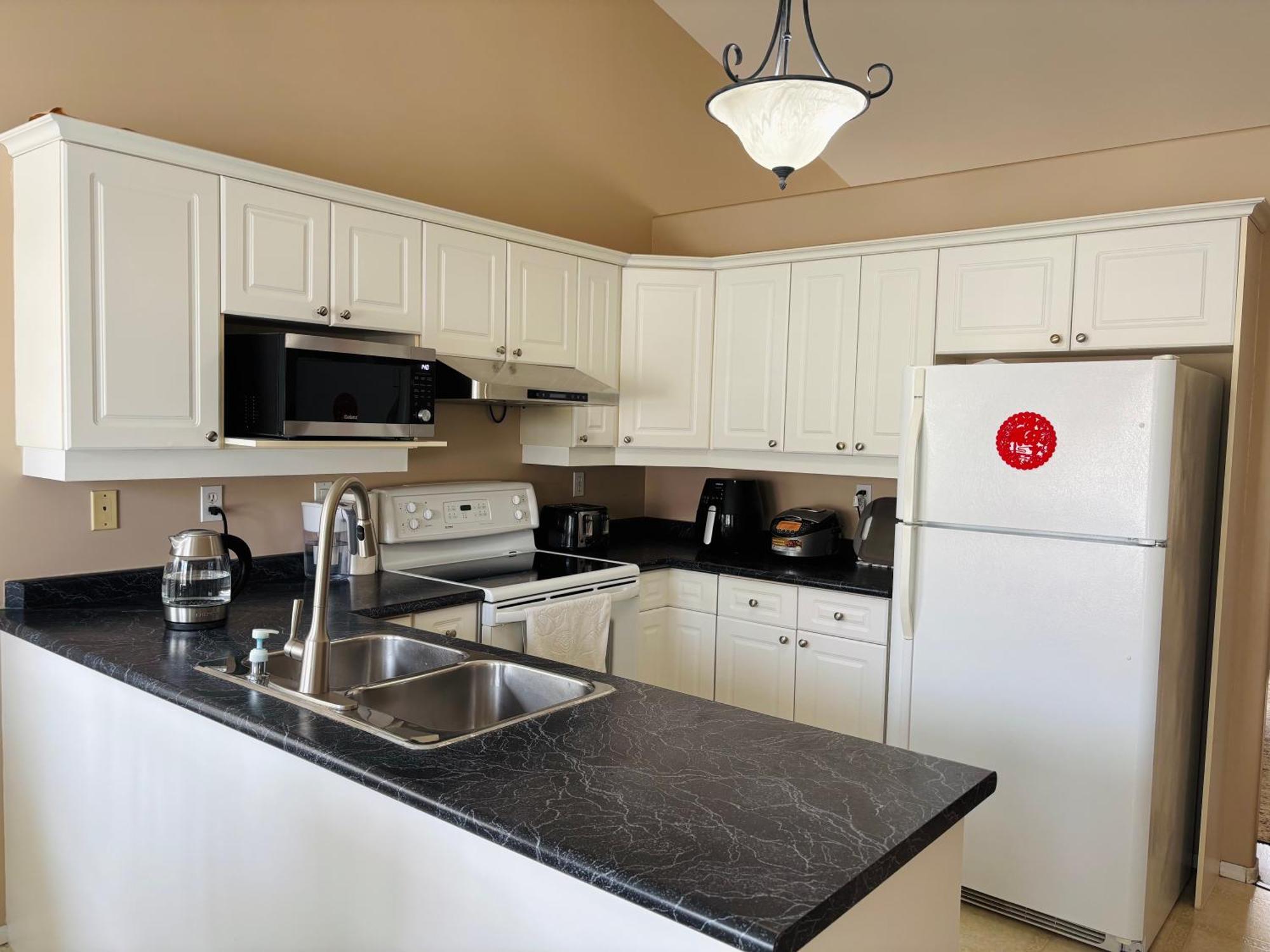 Saskatoon Lashyn Cove Homestay מראה חיצוני תמונה
