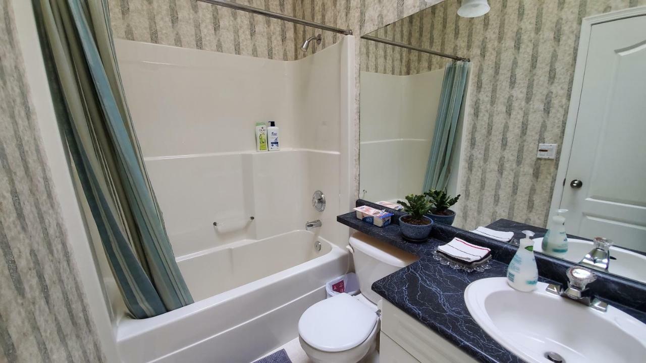 Saskatoon Lashyn Cove Homestay מראה חיצוני תמונה