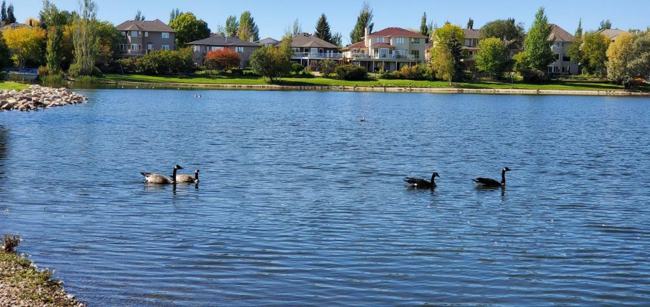 Saskatoon Lashyn Cove Homestay מראה חיצוני תמונה