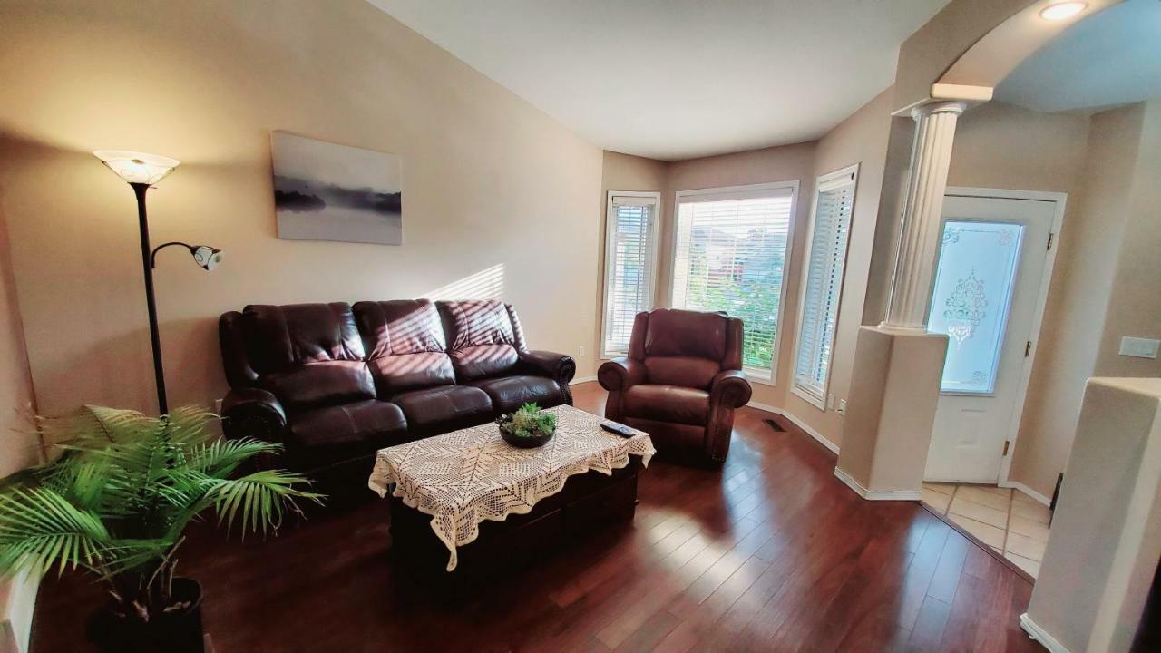 Saskatoon Lashyn Cove Homestay מראה חיצוני תמונה
